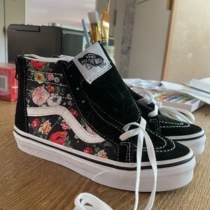 NWT VANS Hi-Sk8 Shoes Size 1